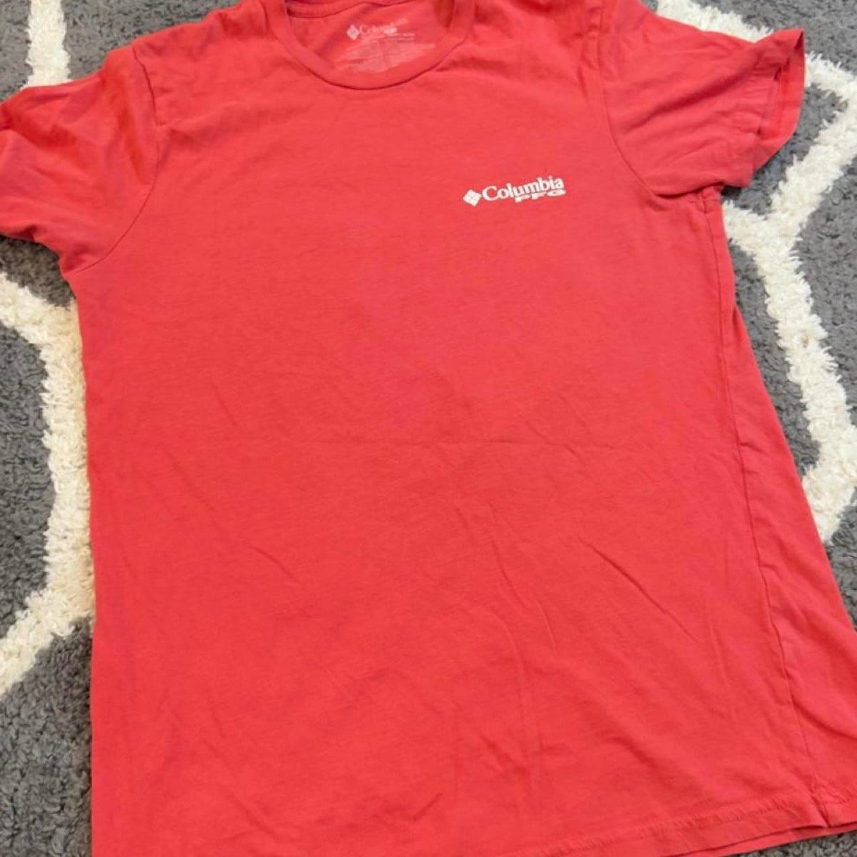 Red Columbia Sportswear t-shirt with blue and white circular logo featuring 'WSM' and 'Sunder' text, size S #outdoor #hiking