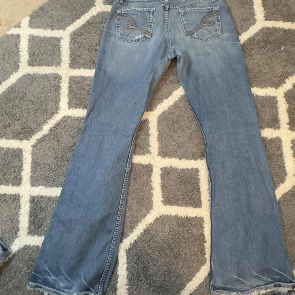 Low rise flare jeans in BKE denim #lowrise #flare bigstar denim buckle jeans