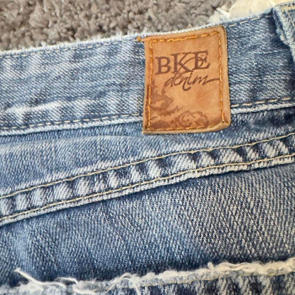 Low rise flare jeans in BKE denim #lowrise #flare bigstar denim buckle jeans
