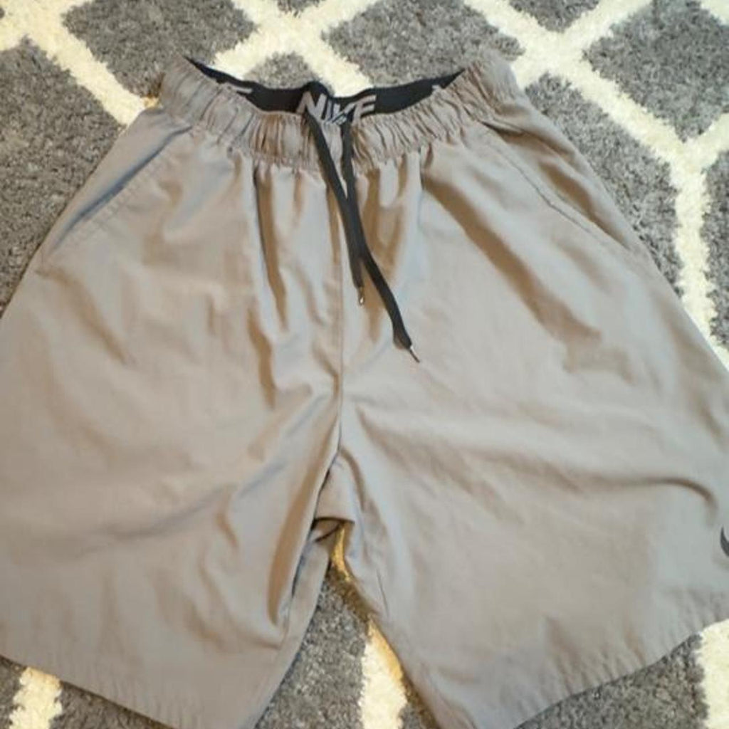 Nike gray & black shorts size M #athletic #workout