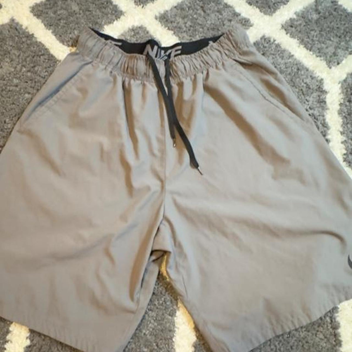 Nike gray & black shorts size M #athletic #workout