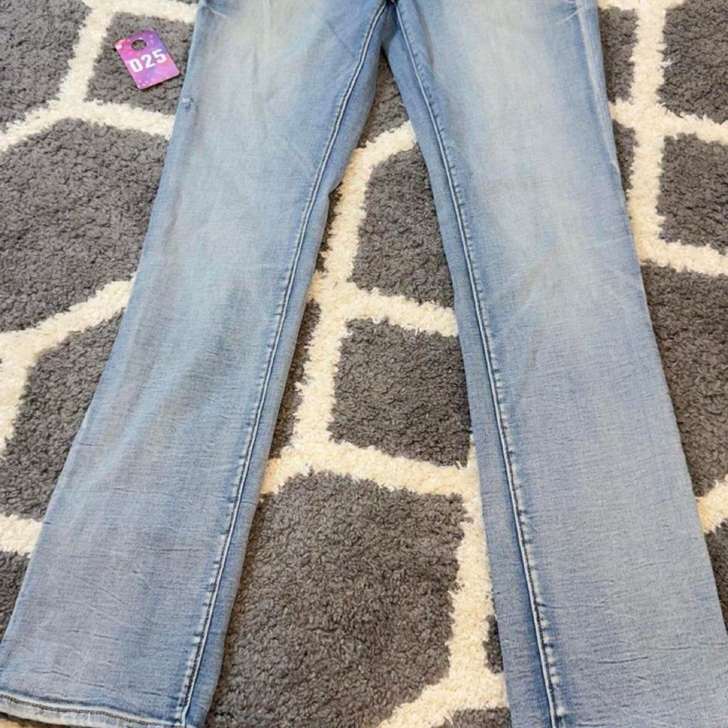 Light wash denim jeans size 29x32 #denim #lightwash #buckleblack