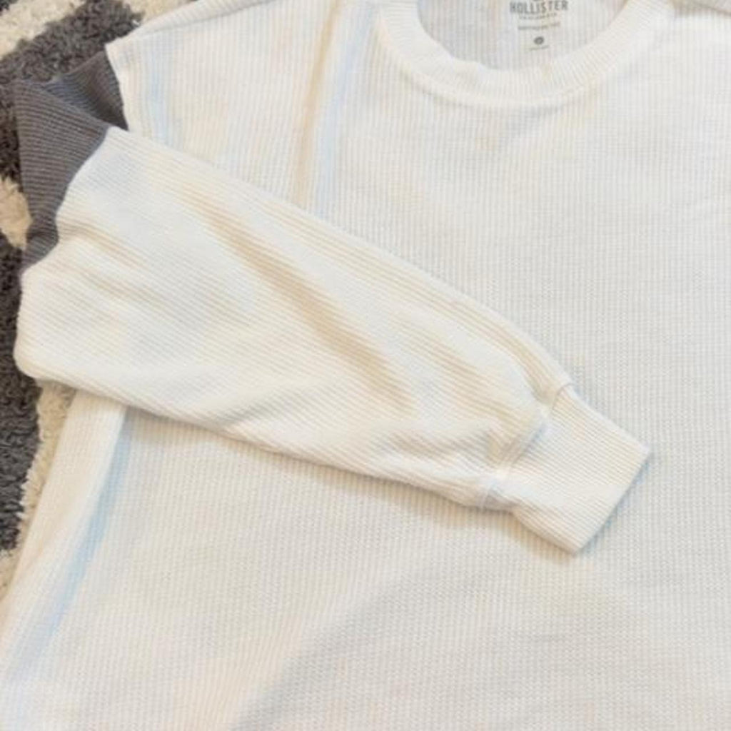 Hollister Co. white & cream thermal long sleeve shirt with gray ribbed cuffs and hem #thermal #cozy