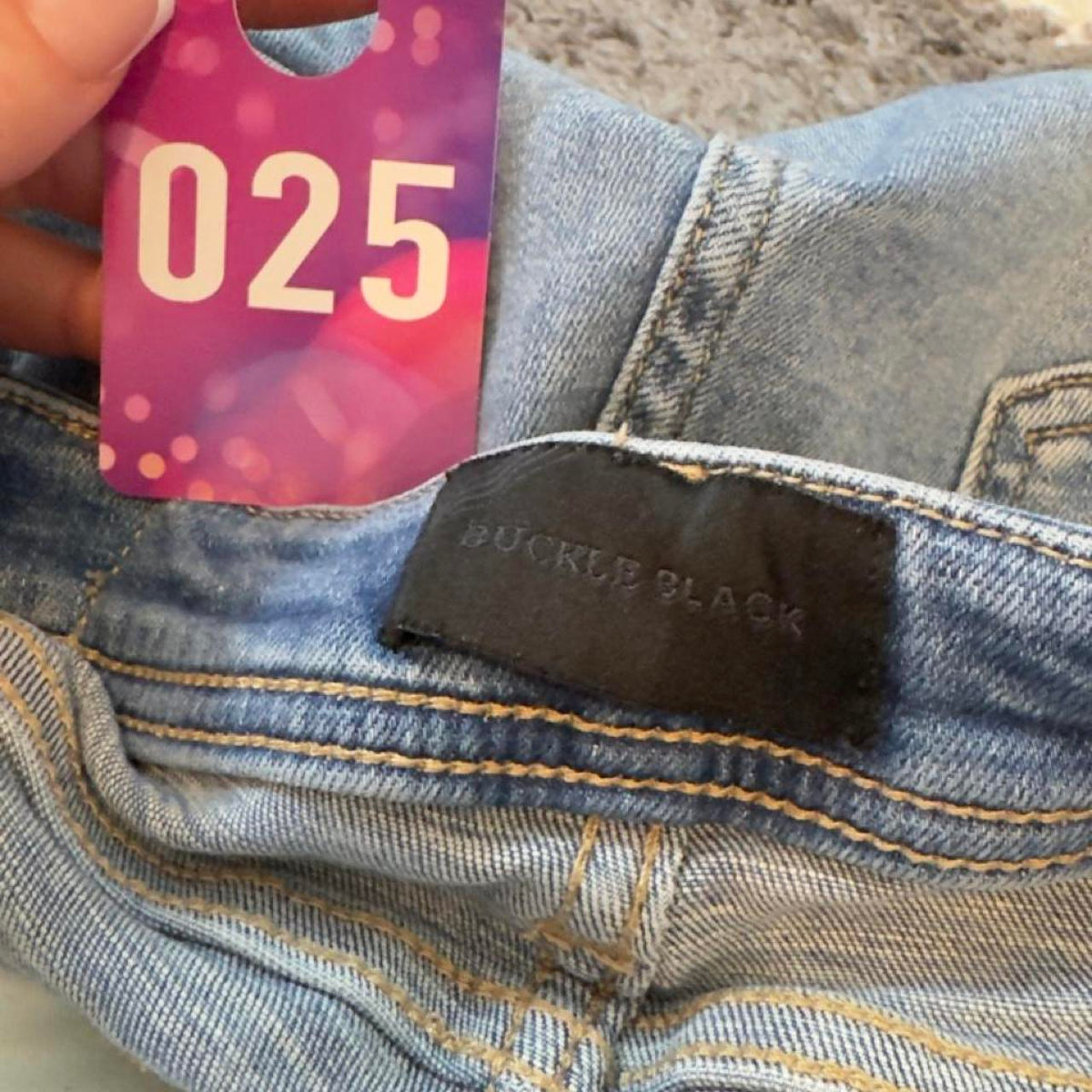 Light wash denim jeans size 29x32 #denim #lightwash #buckleblack