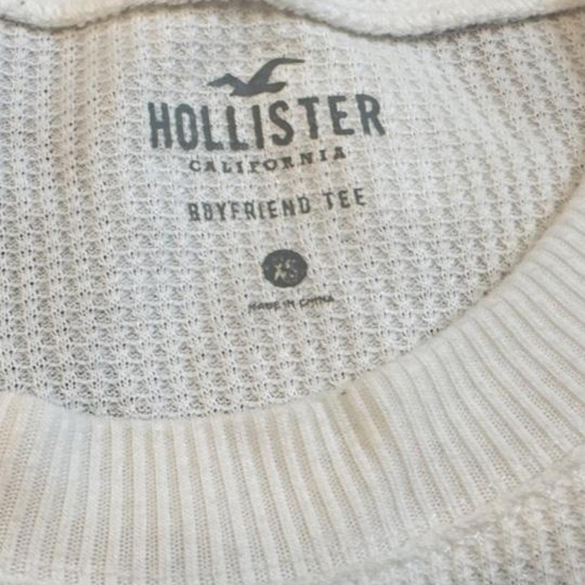 Hollister Co. white & cream thermal long sleeve shirt with gray ribbed cuffs and hem #thermal #cozy
