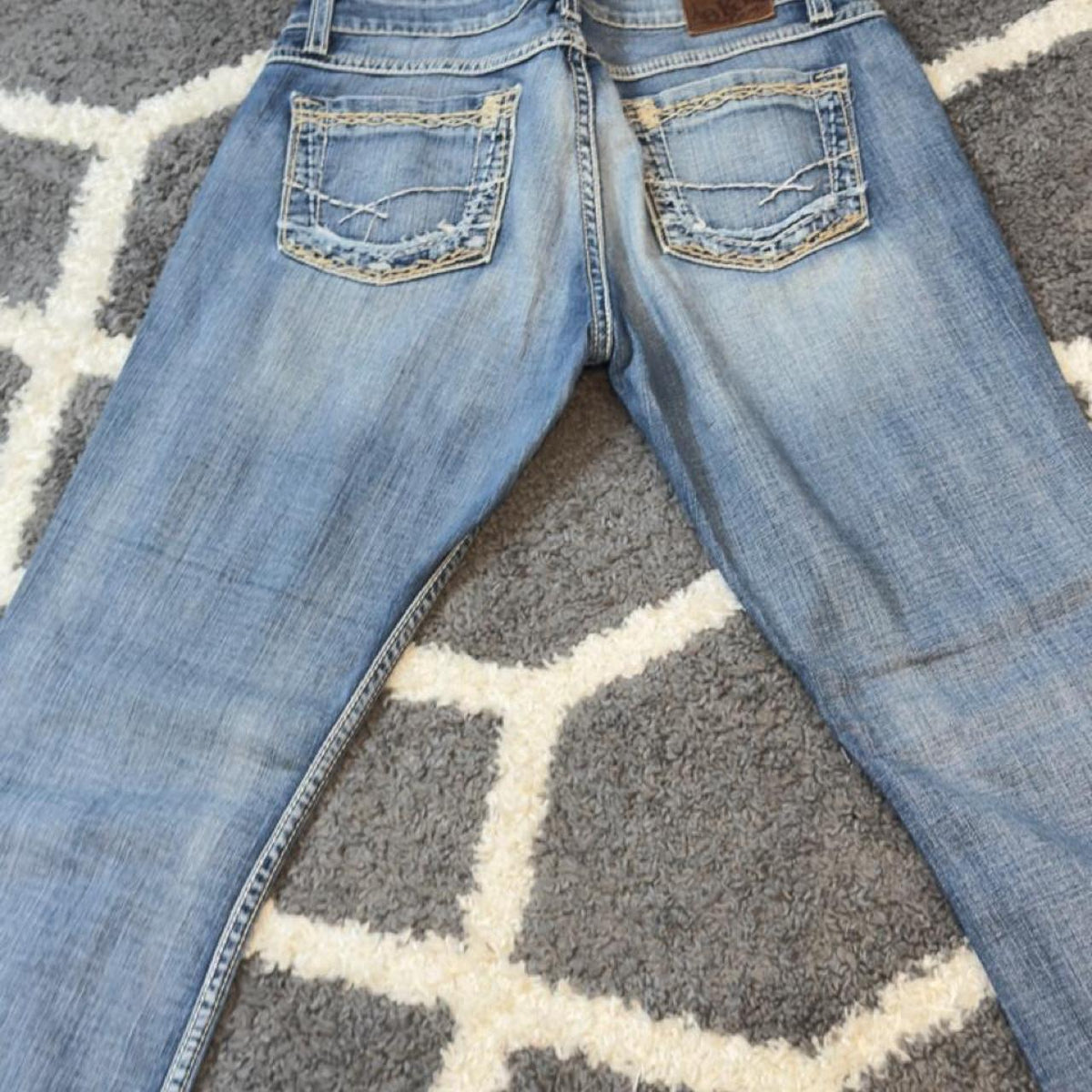 Low rise bootcut blue jeans with a distressed look #bootcut #distressed #y2k