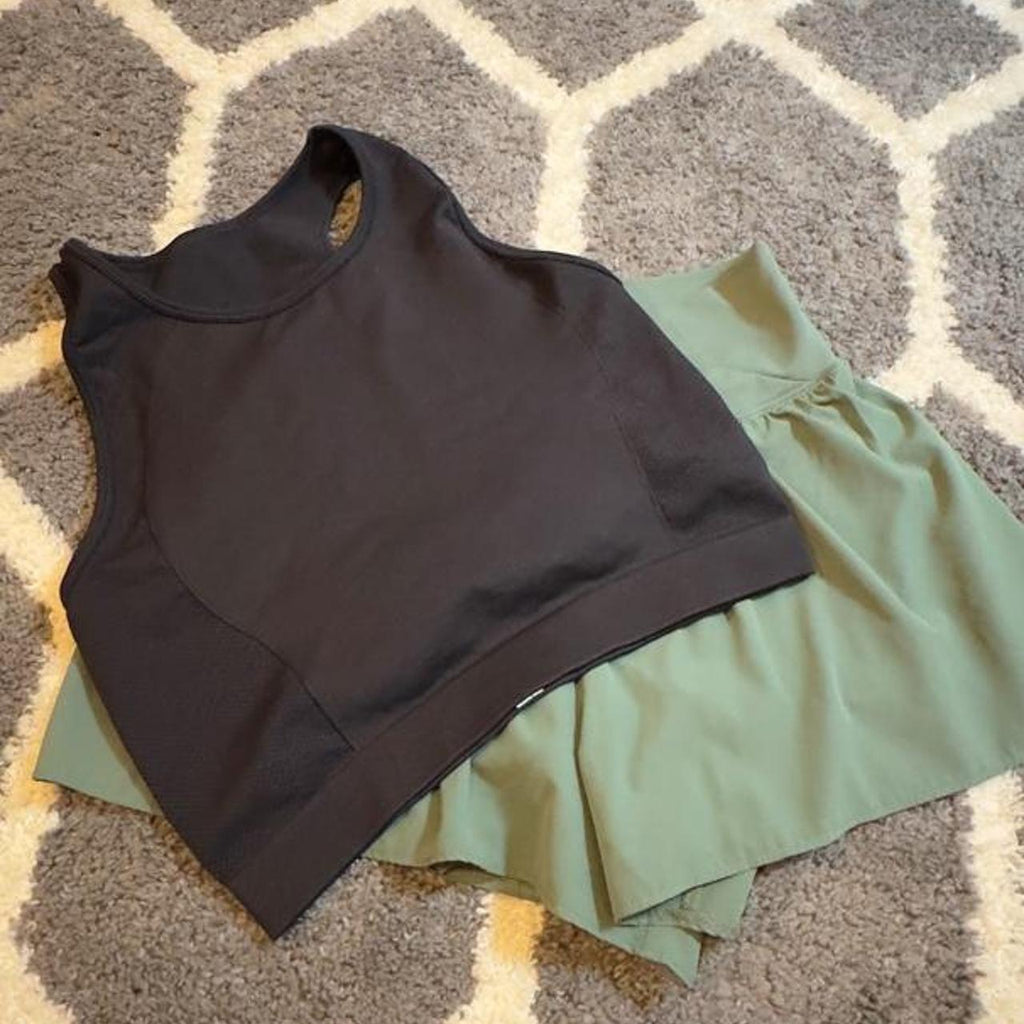 Black and green polyamide & elastane crop top and shorts set in size L #activewear #matching