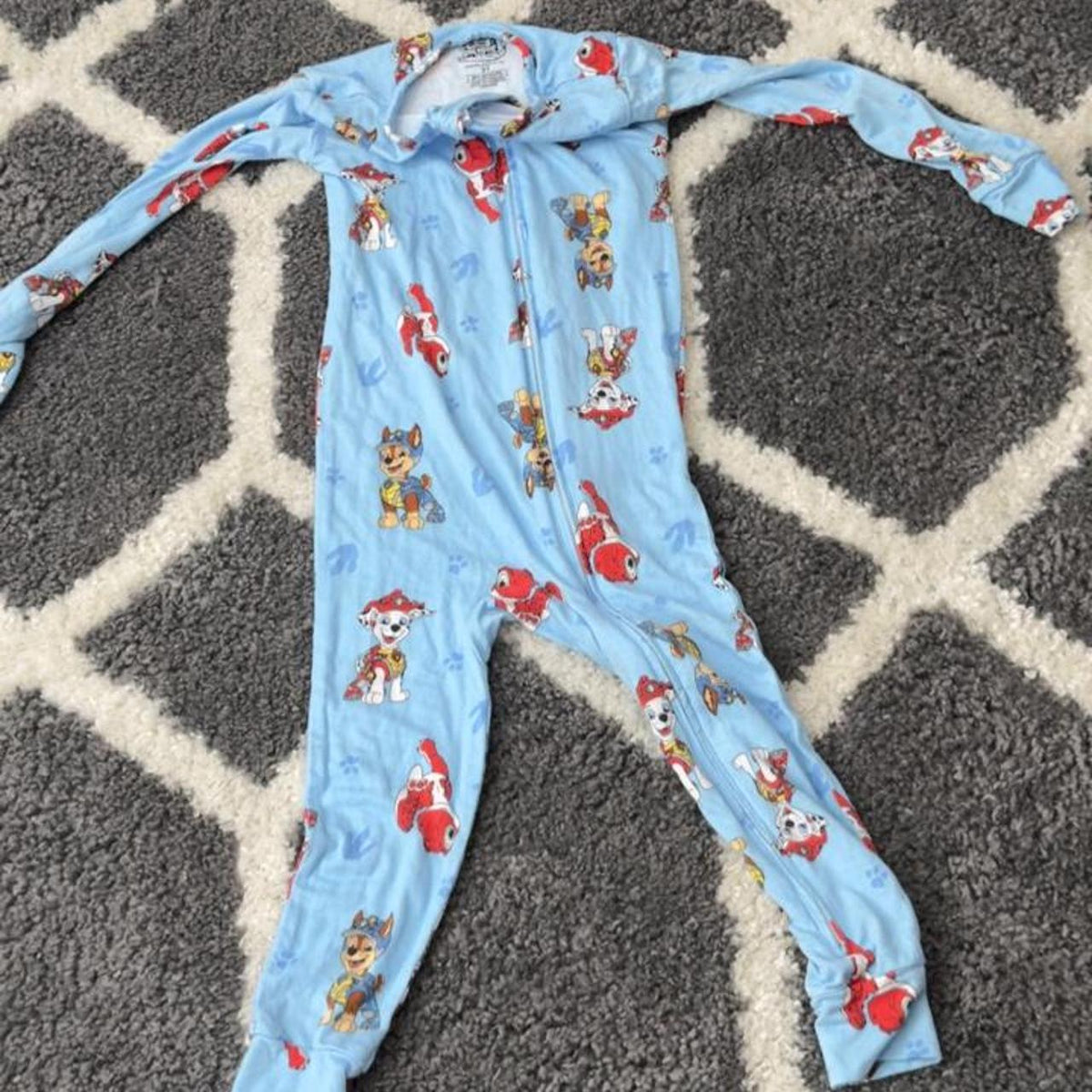 FITS AS A 2T .