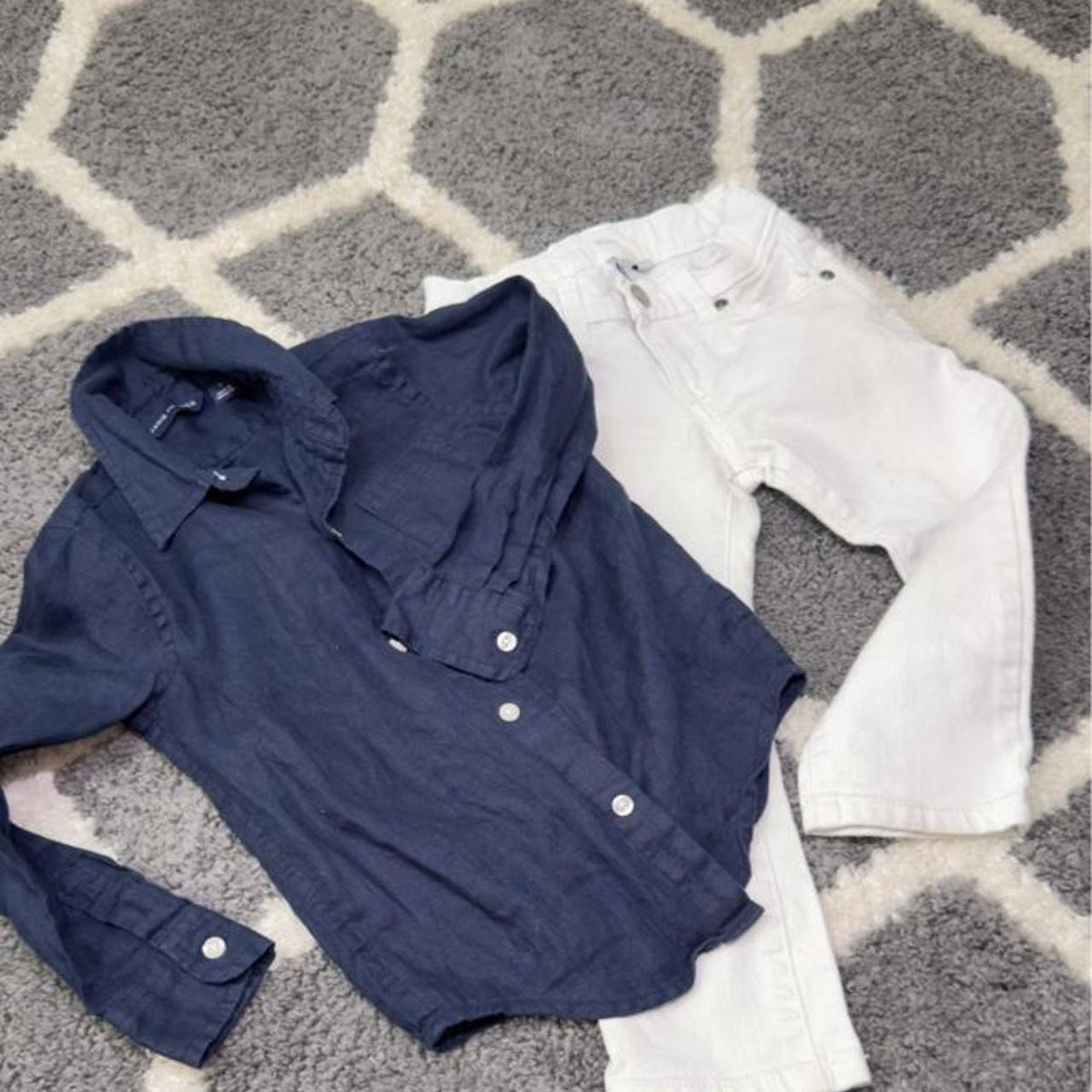Navy blue and white kids set from Janie and Jack, size 3. Navy blue shirt and white pants. #kidsfashion #matching