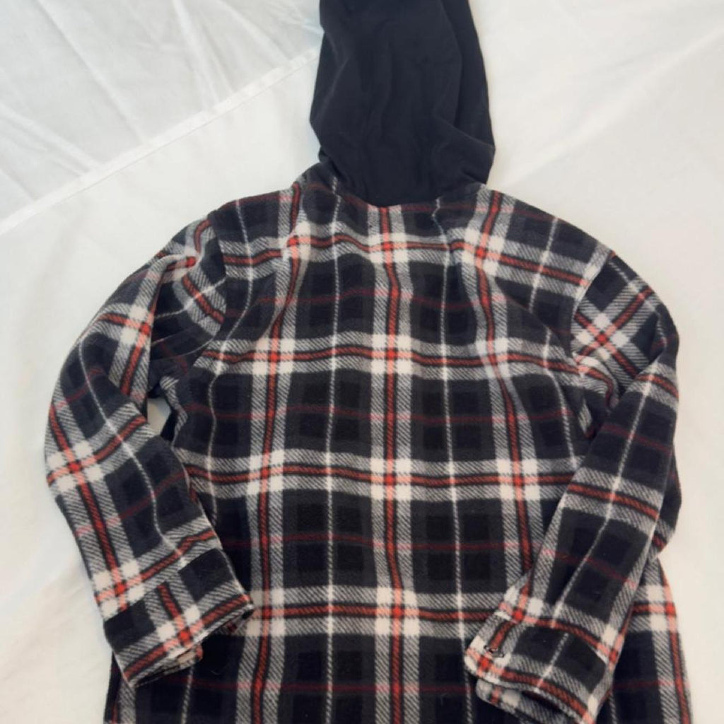 Old Navy black, white, and red plaid flannel hoodie jacket for kids size 5T #kidswear #plaid
