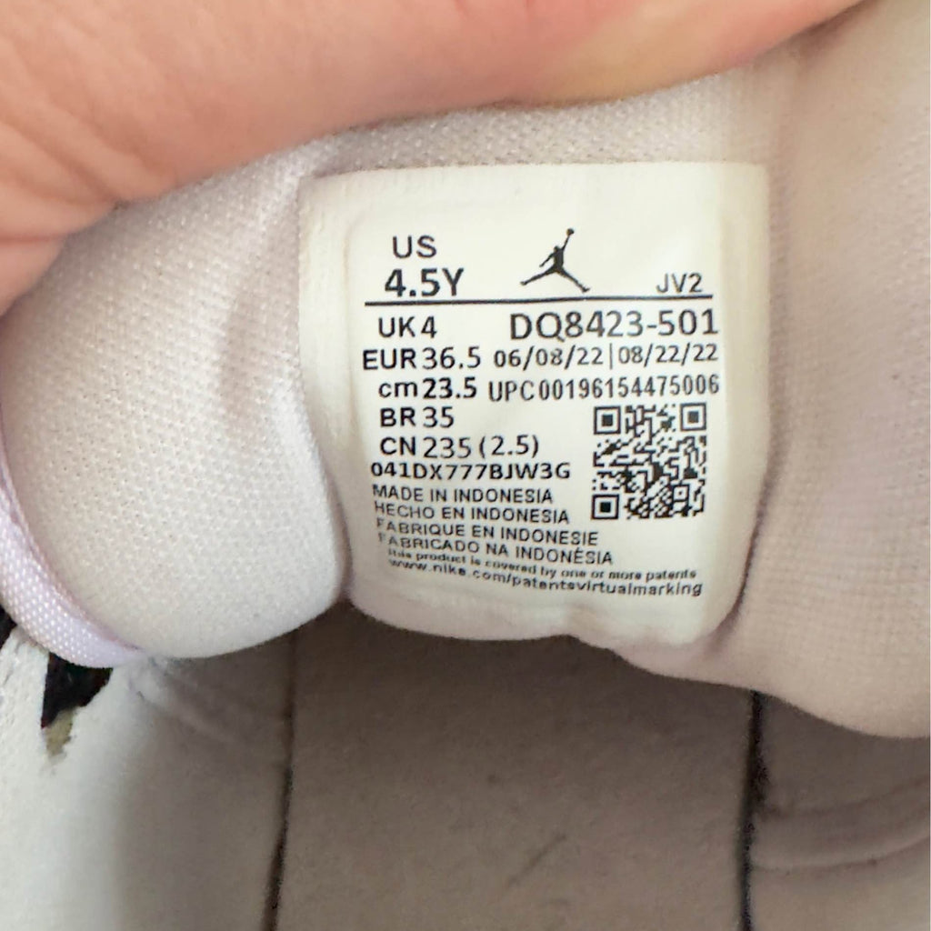 Youth Jordan Air Jordan 1 Mid BARELY GRAPE/WHITE/RUSH FUCHSIA/BLACK SKU: DQ8423-501 Brand - Image 2